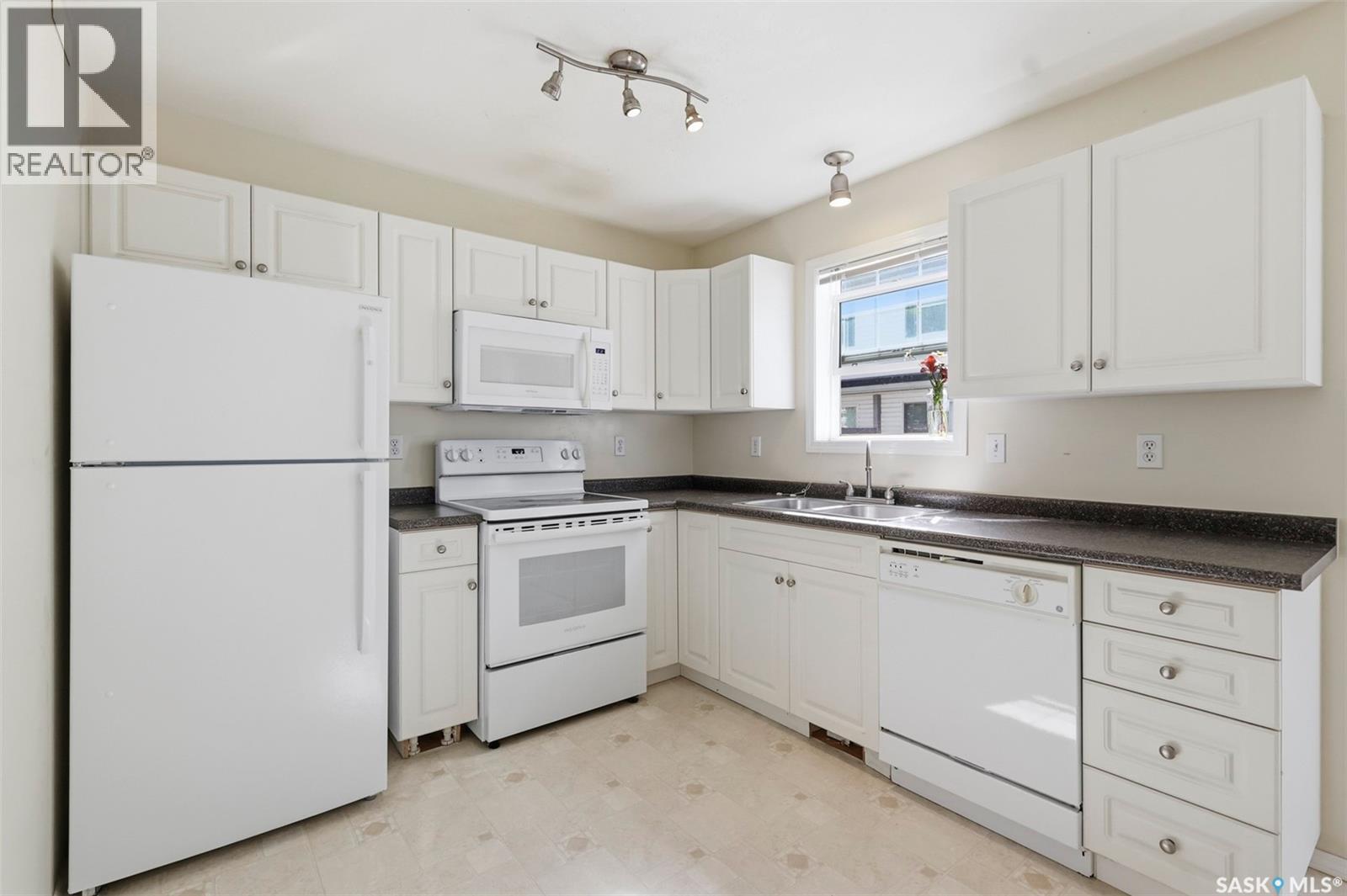 50 203 Herold Terrace, Saskatoon, SK - Indoor Photo Showing Kitchen With Double Sink