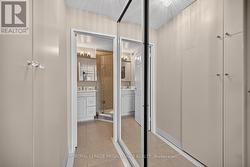 Walk in Closet - 