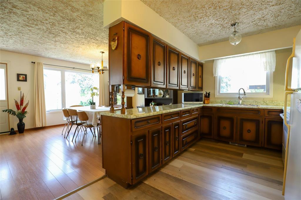 106024 7E Road E, Komarno, MB - Indoor Photo Showing Kitchen