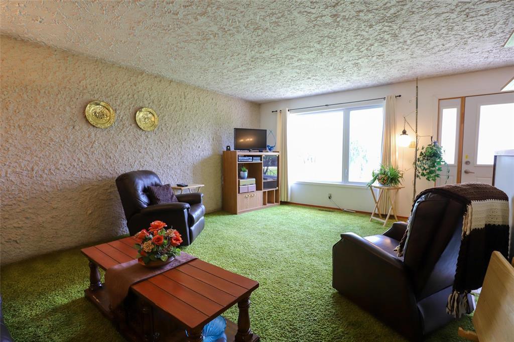 106024 7E Road E, Komarno, MB - Indoor