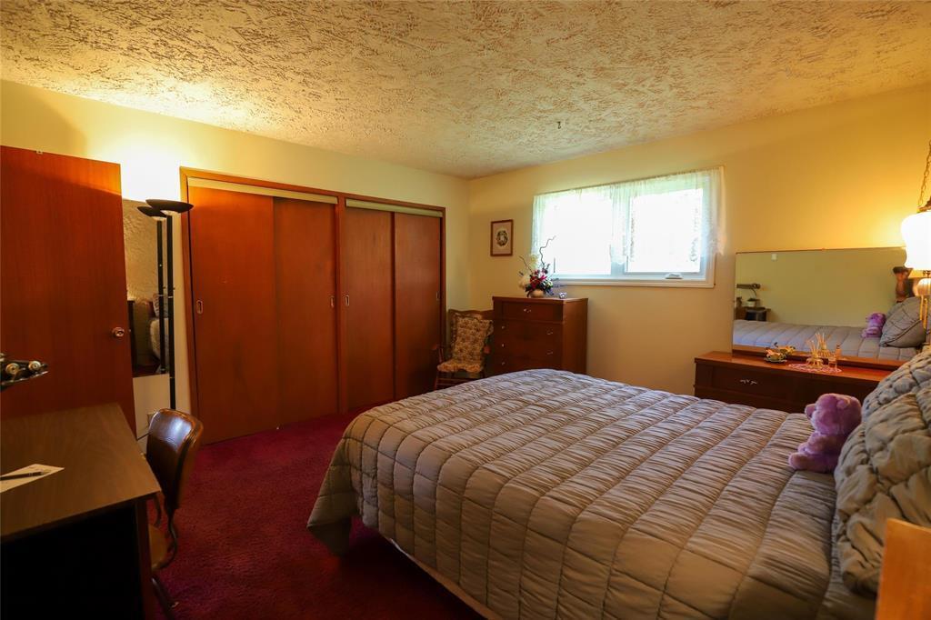 106024 7E Road E, Komarno, MB - Indoor Photo Showing Bedroom