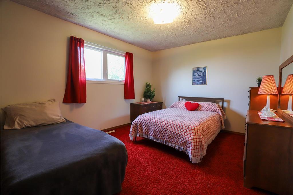106024 7E Road E, Komarno, MB - Indoor Photo Showing Bedroom