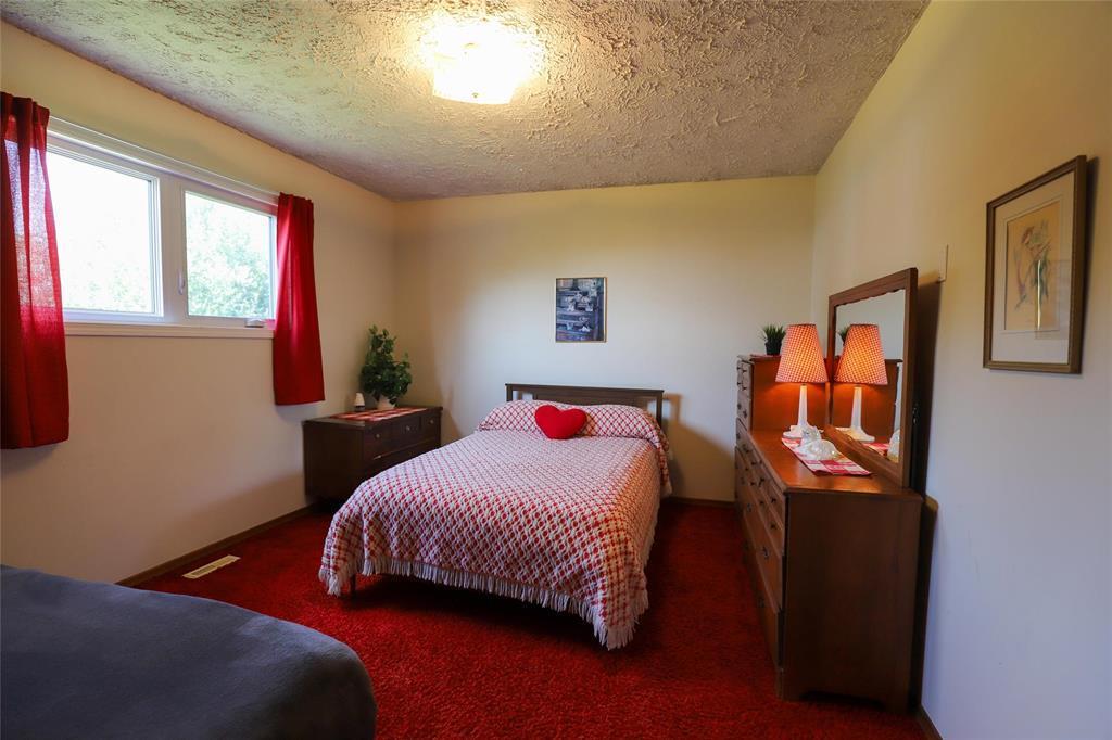 106024 7E Road E, Komarno, MB - Indoor Photo Showing Bedroom