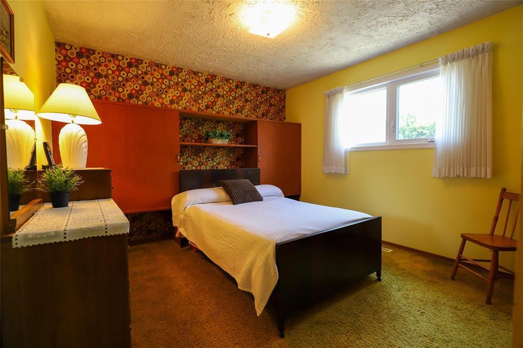 106024 7E Road E, Komarno, MB - Indoor Photo Showing Bedroom