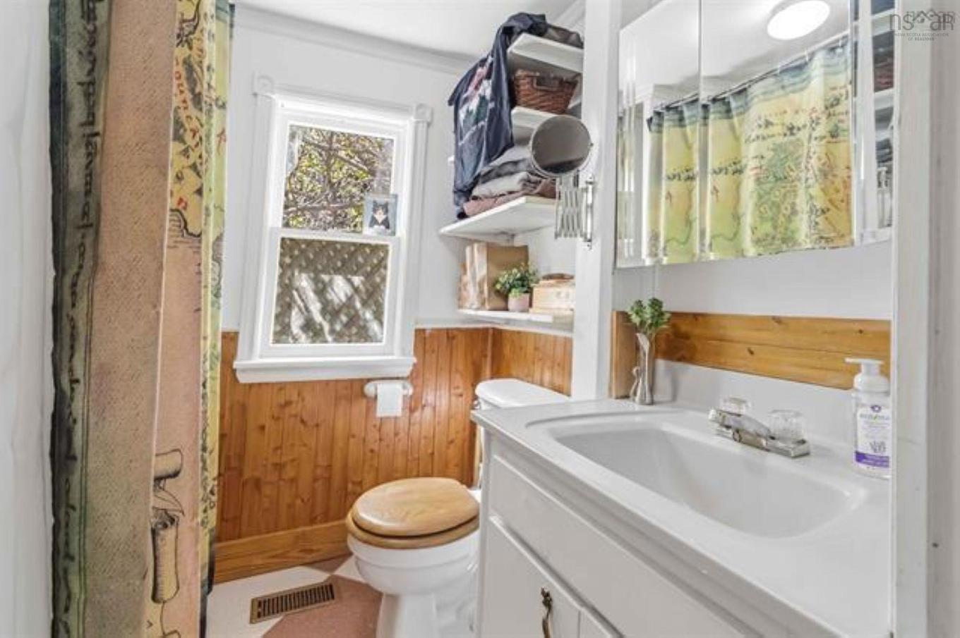 23 Military Road, Halifax, NS - Indoor Photo Showing Bathroom