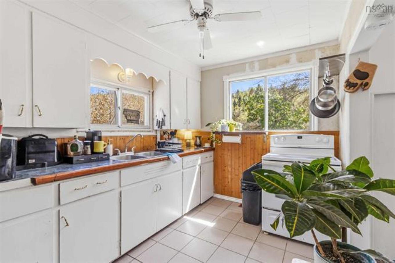 23 Military Road, Halifax, NS - Indoor Photo Showing Kitchen With Double Sink