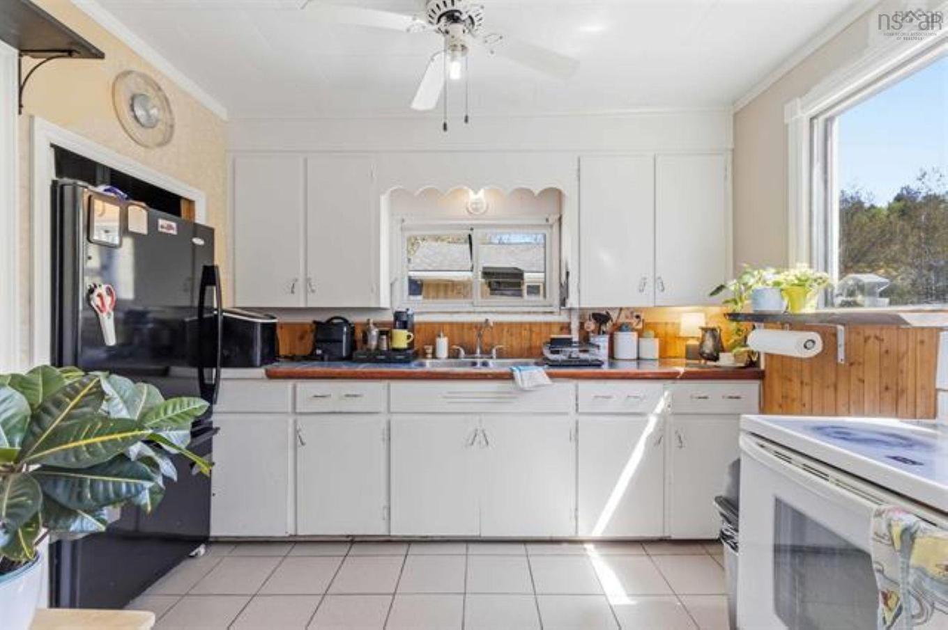 23 Military Road, Halifax, NS - Indoor Photo Showing Kitchen With Double Sink