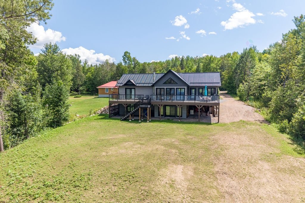 Bord de l'eau - 219 Ch. Tripp, Sheenboro, QC - Outdoor With Deck Patio Veranda