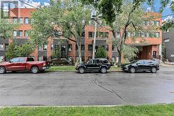 7 - 68 WINSTON PARK BOULEVARD Toronto, ON M3K 1C3