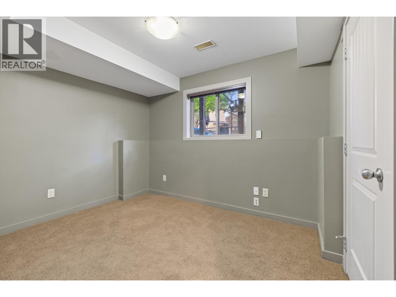 146 Mccurdy Road Unit# 2, Kelowna, BC - Indoor Photo Showing Other Room