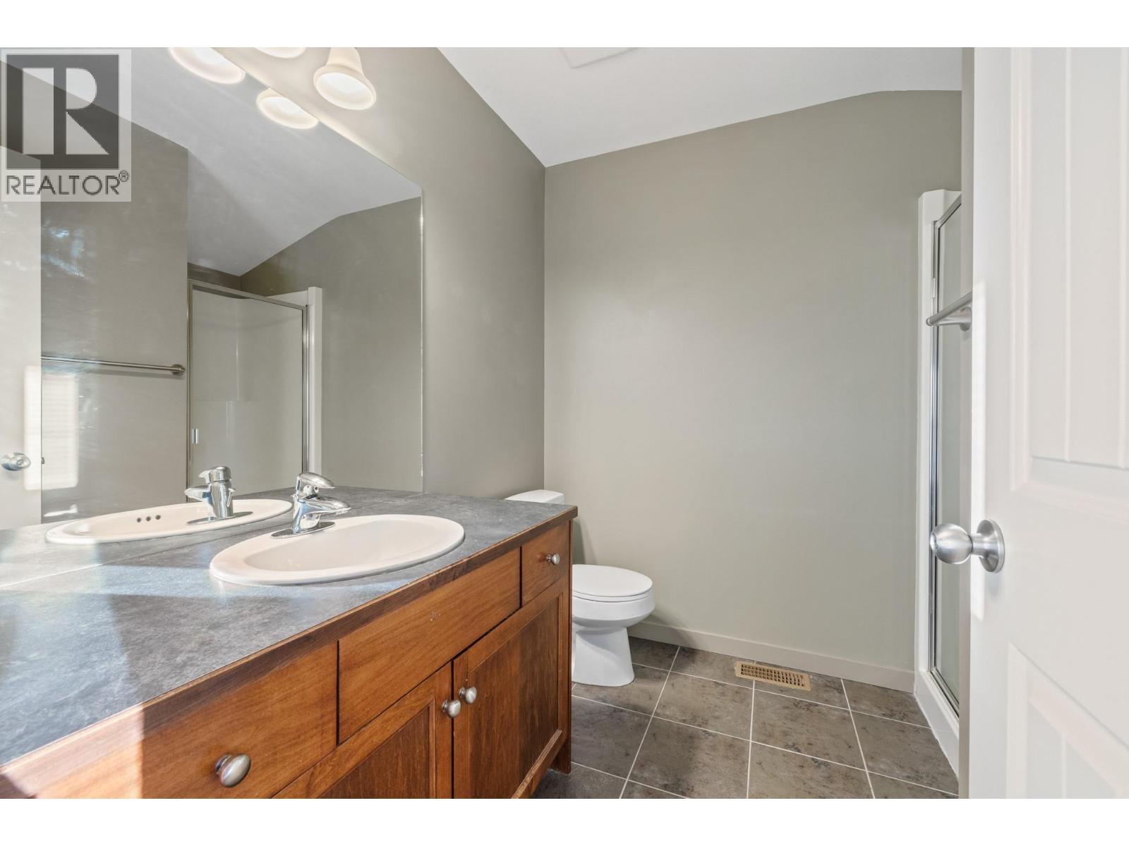 146 Mccurdy Road Unit# 2, Kelowna, BC - Indoor Photo Showing Bathroom