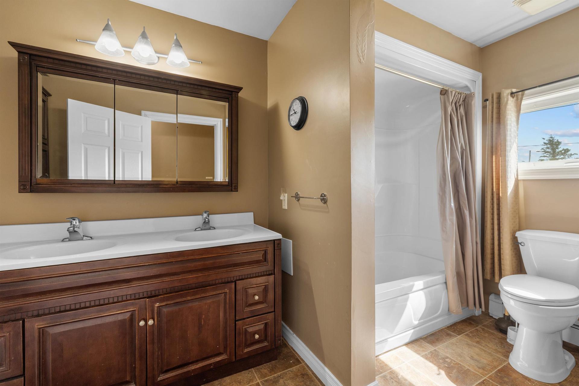 415 North Market Street, Summerside, PE - Indoor Photo Showing Bathroom