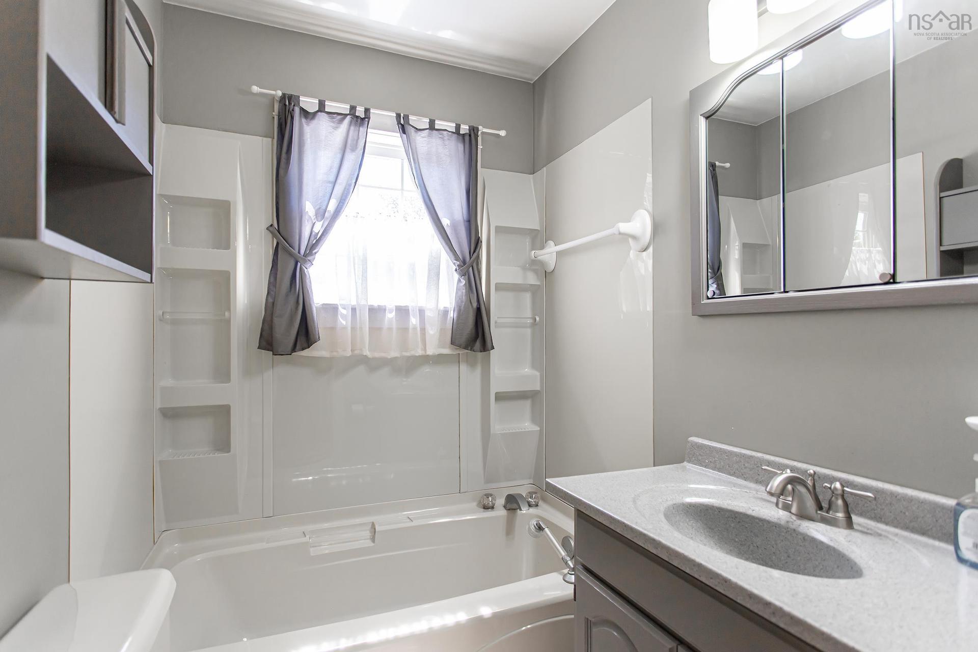 480 Main Street, Middleton, NS - Indoor Photo Showing Bathroom