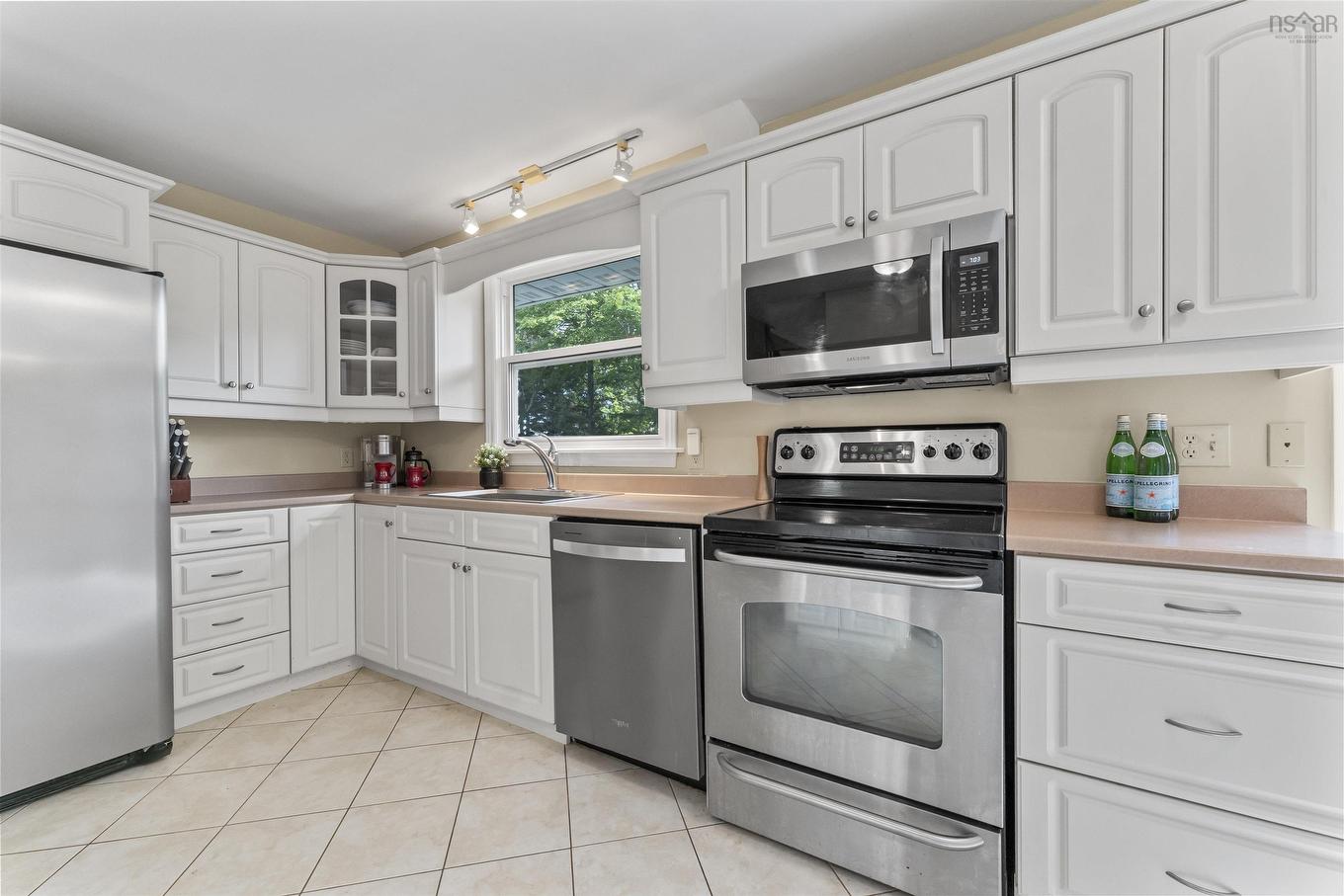 8 Fox Glove Lane, Halifax, NS - Indoor Photo Showing Kitchen
