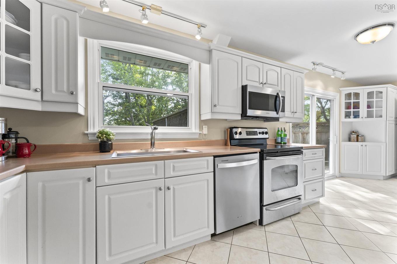 8 Fox Glove Lane, Halifax, NS - Indoor Photo Showing Kitchen With Double Sink