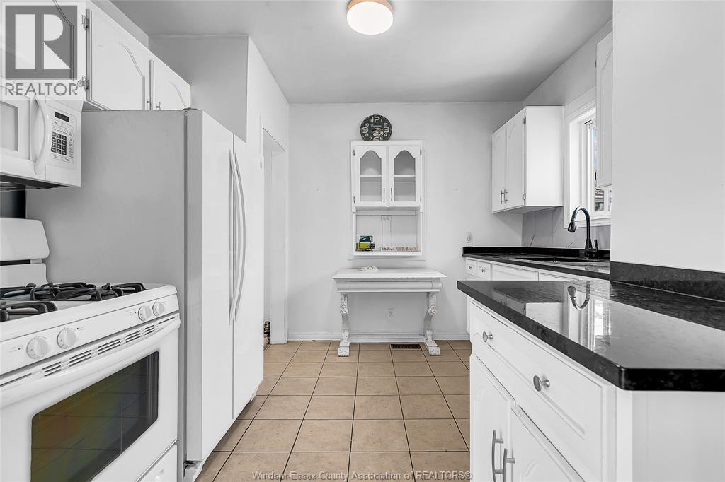 3337 Riberdy Road, Windsor, ON - Indoor Photo Showing Kitchen