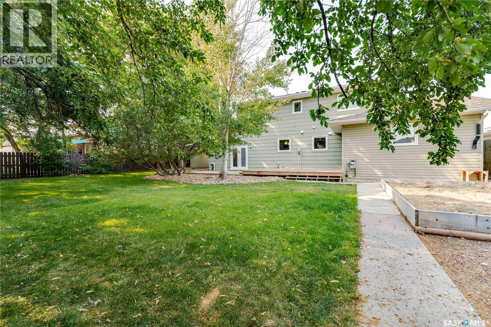 1287 Simcoe Street, Moose Jaw, SK - Outdoor