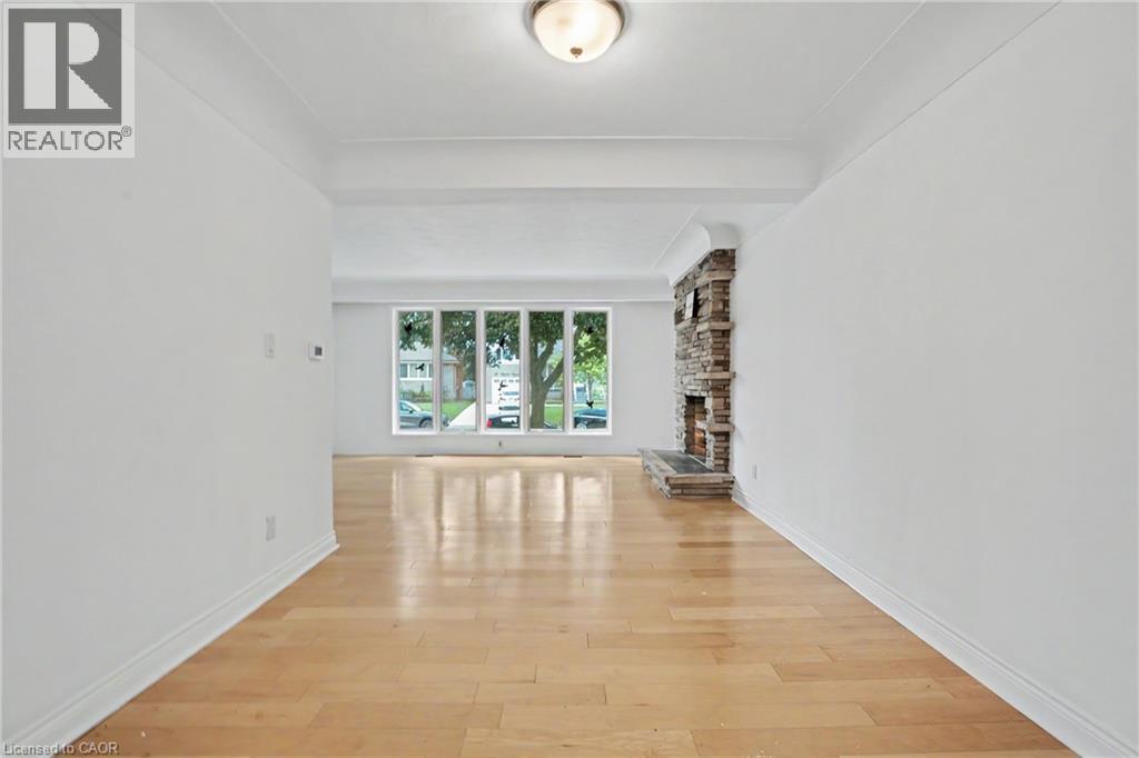 100 Hardale Crescent, Hamilton, ON - Indoor Photo Showing Other Room