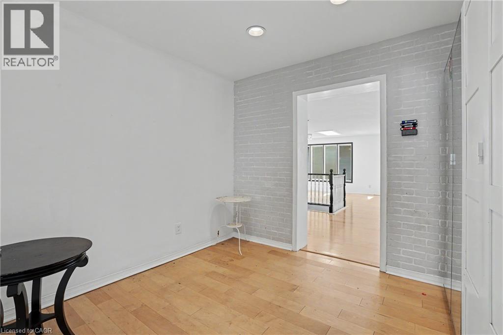 100 Hardale Crescent, Hamilton, ON - Indoor Photo Showing Other Room