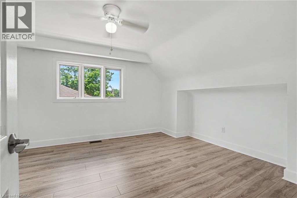 Room featuring light wood-finish flooring, white walls, and a multi-pane window - 100 Hardale Crescent, Hamilton, ON - Indoor Photo Showing Other Room