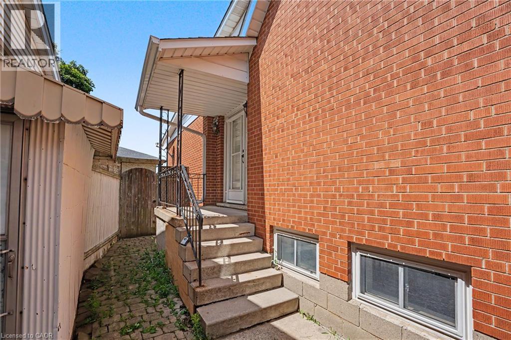 100 Hardale Crescent, Hamilton, ON - Outdoor With Exterior