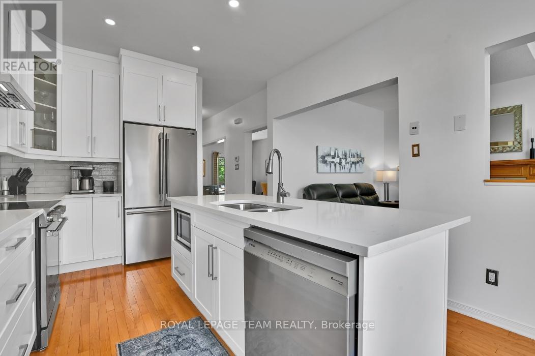 4121 Wolfe Point Way, Ottawa, ON - Indoor Photo Showing Kitchen With Double Sink With Upgraded Kitchen