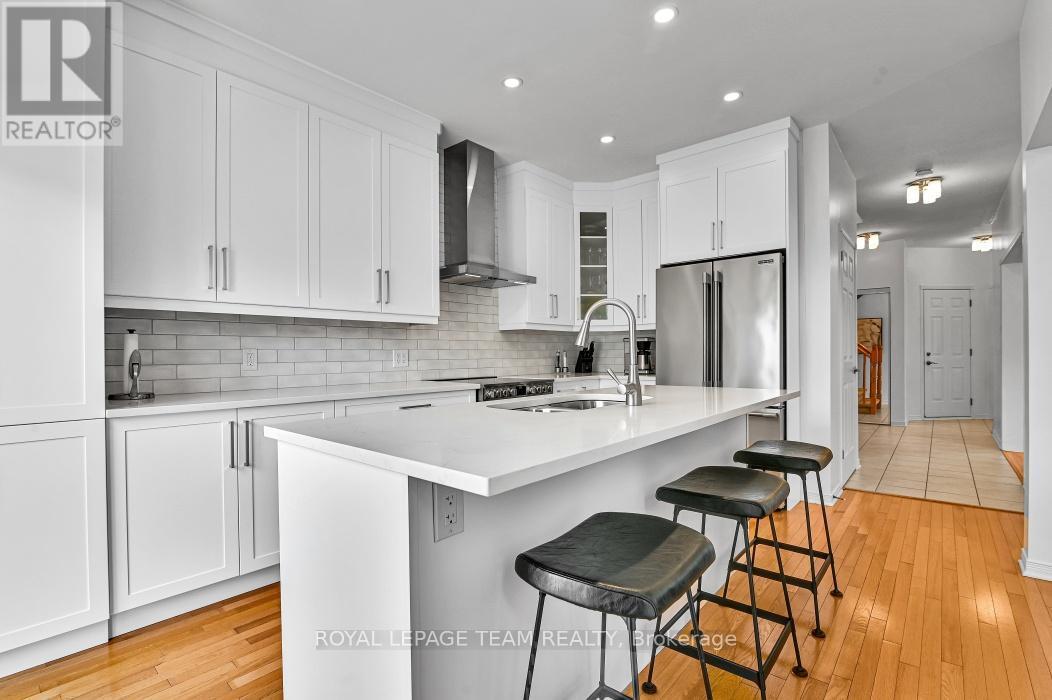 7 foot island with breakfast bar - 4121 Wolfe Point Way, Ottawa, ON - Indoor Photo Showing Kitchen With Upgraded Kitchen