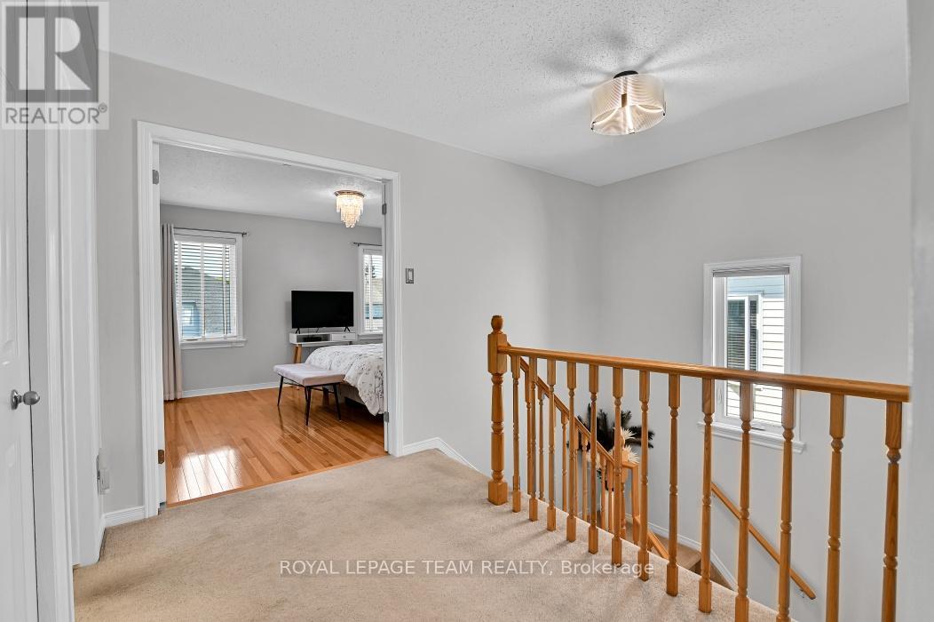 2nd level has 3 bedrms all with hardwood flooring - 4121 Wolfe Point Way, Ottawa, ON - Indoor Photo Showing Other Room