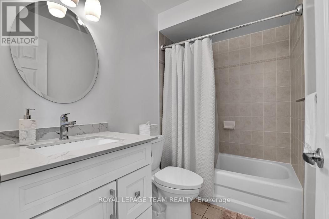 4 Piece Updated Ensuite bath - 4121 Wolfe Point Way, Ottawa, ON - Indoor Photo Showing Bathroom