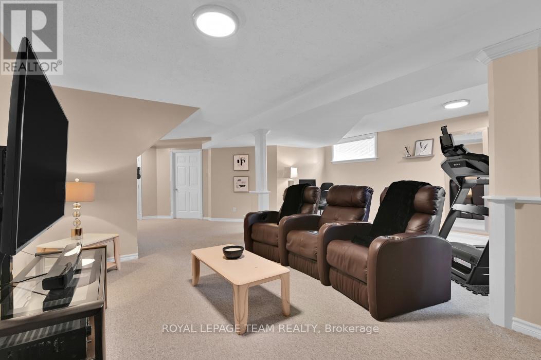Cozy carpeting, large windows and electric FP - 4121 Wolfe Point Way, Ottawa, ON - Indoor
