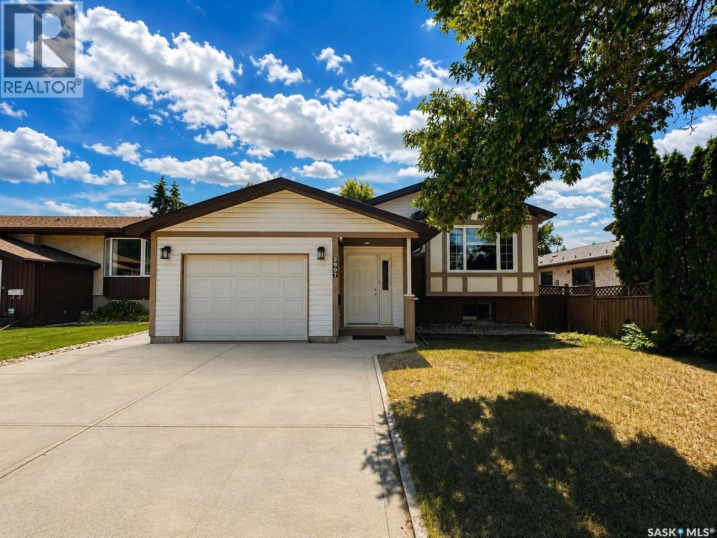 2907 Jenkins Drive E, Regina, SK - Outdoor
