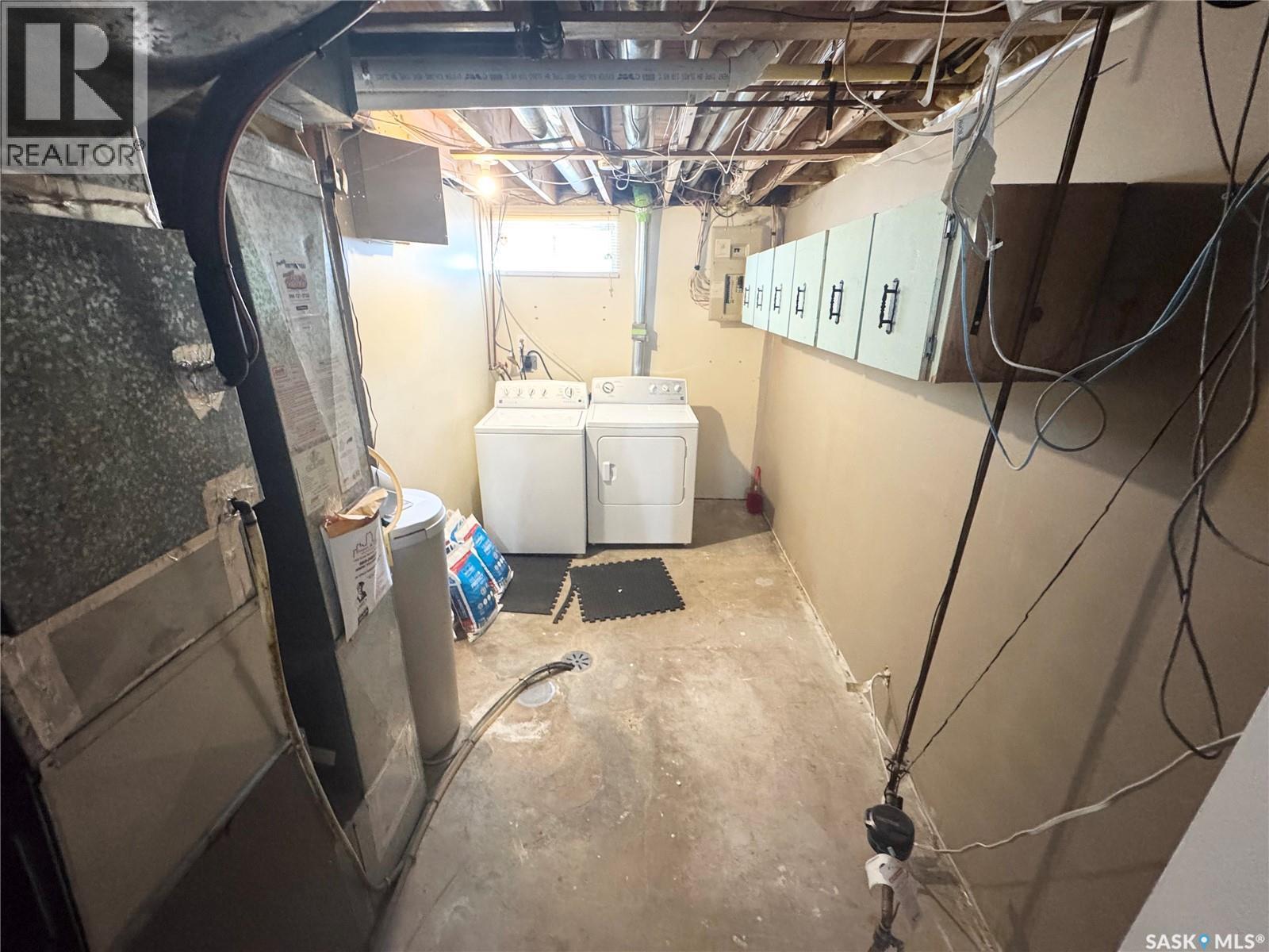 2907 Jenkins Drive E, Regina, SK - Indoor Photo Showing Laundry Room