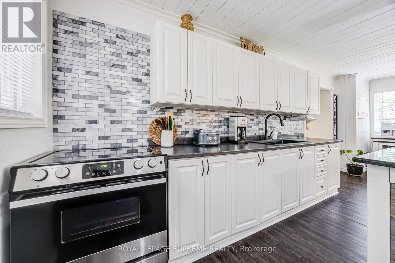 114 Desroches Trail, Tiny, ON - Indoor Photo Showing Kitchen With Upgraded Kitchen