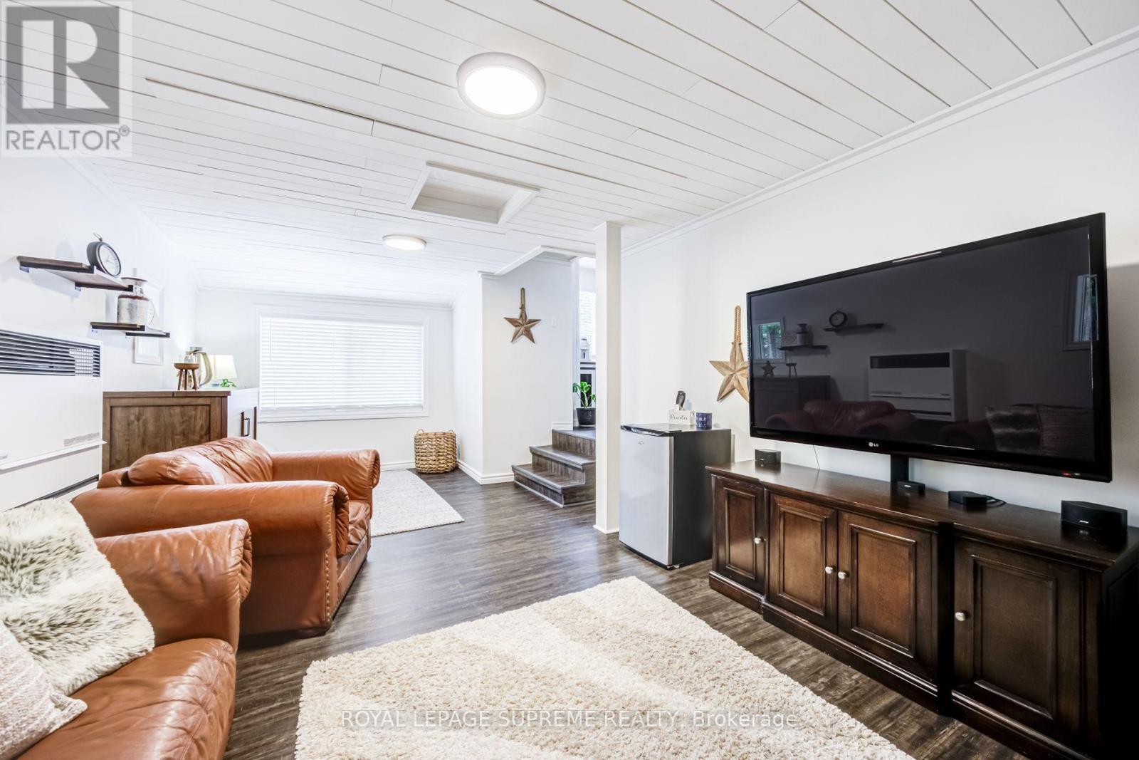 114 Desroches Trail, Tiny, ON - Indoor Photo Showing Living Room