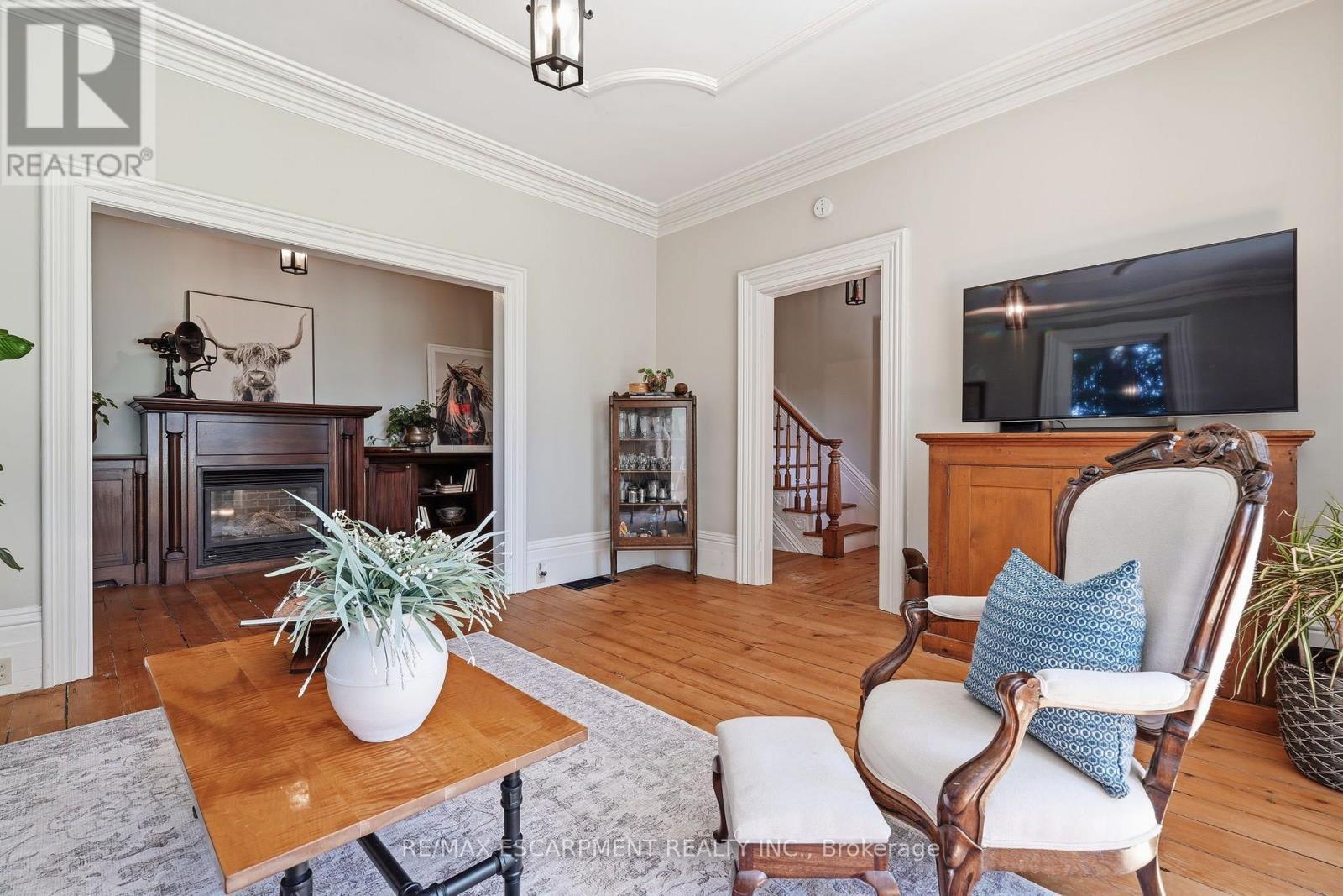 5515 Blind Line, Burlington, ON - Indoor Photo Showing Living Room With Fireplace