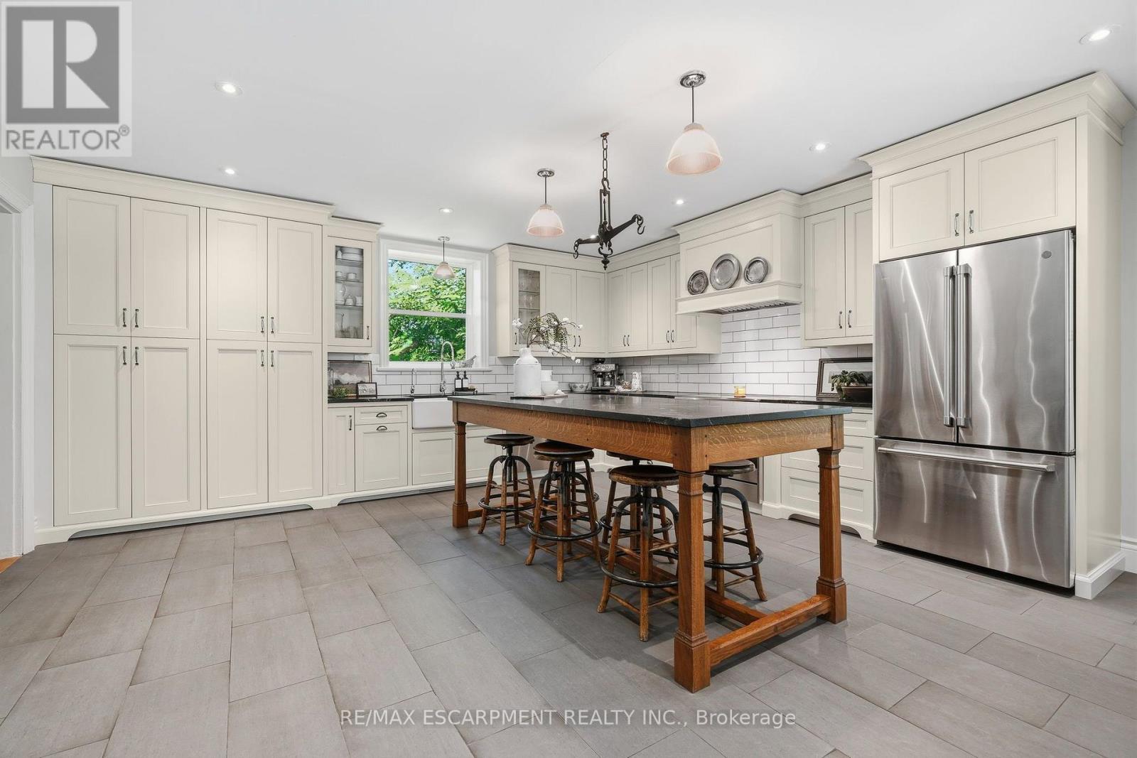 5515 Blind Line, Burlington, ON - Indoor