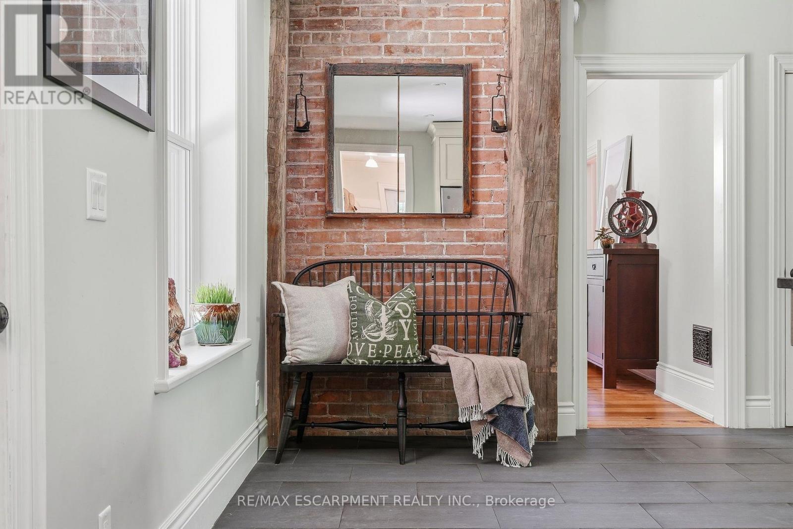5515 Blind Line, Burlington, ON - Indoor