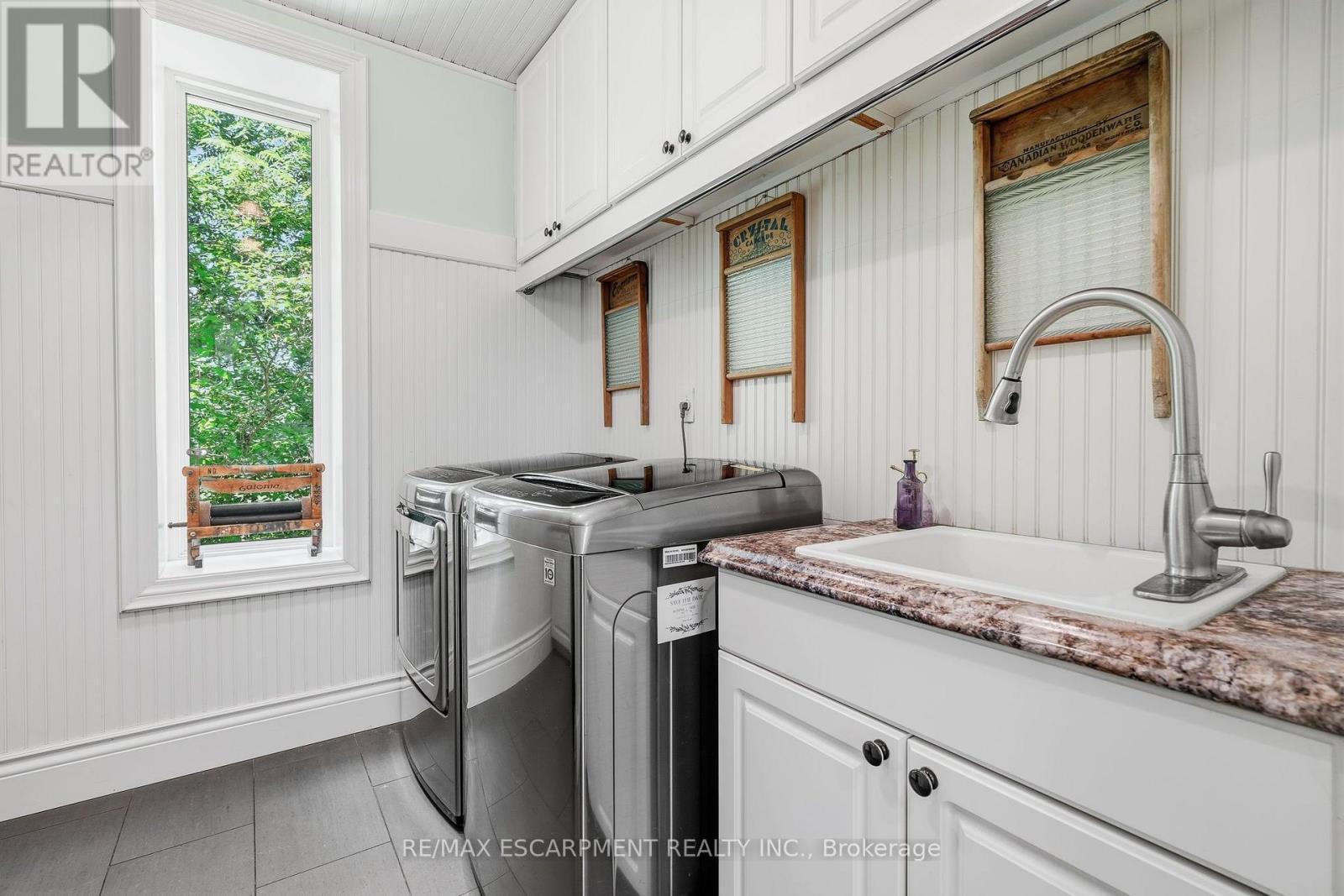 5515 Blind Line, Burlington, ON - Indoor Photo Showing Laundry Room