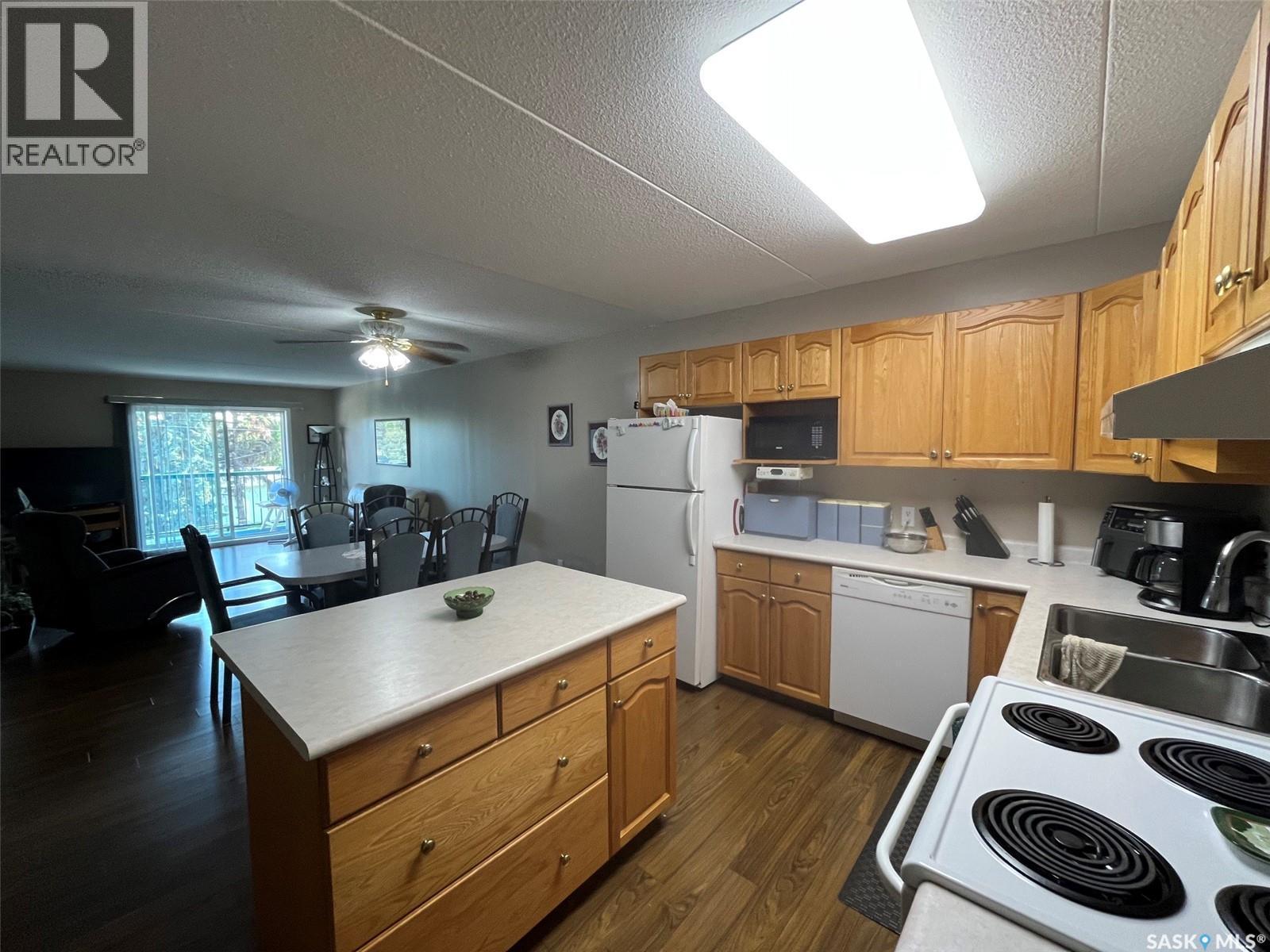 Unit306 1 26Th Street E, Prince Albert, SK - Indoor Photo Showing Kitchen