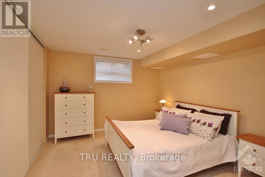 835 Longfields Drive, Ottawa, ON - Indoor Photo Showing Bedroom