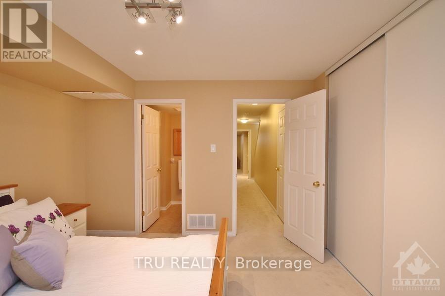 835 Longfields Drive, Ottawa, ON - Indoor Photo Showing Other Room
