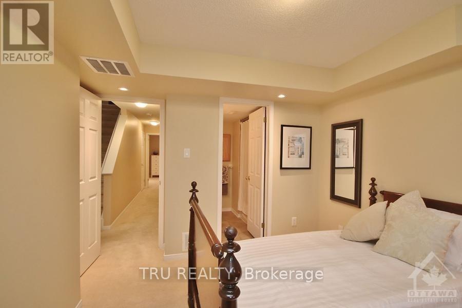 835 Longfields Drive, Ottawa, ON - Indoor Photo Showing Bedroom