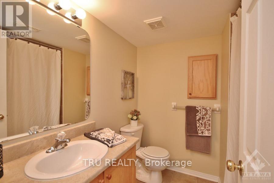 835 Longfields Drive, Ottawa, ON - Indoor Photo Showing Bathroom