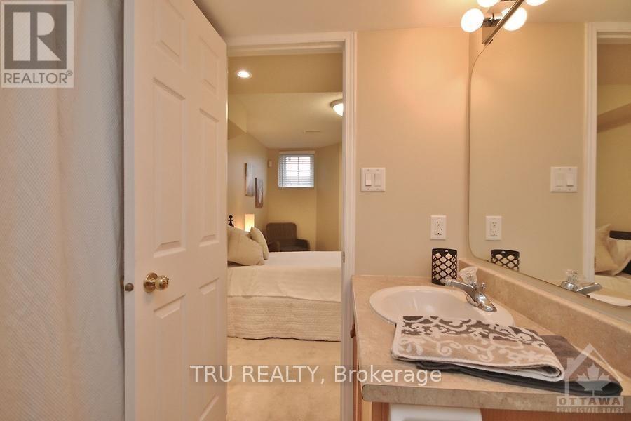 835 Longfields Drive, Ottawa, ON - Indoor Photo Showing Bathroom