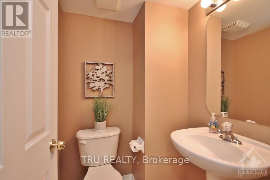 835 Longfields Drive, Ottawa, ON - Indoor Photo Showing Bathroom