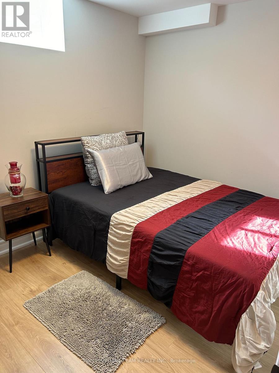 Bsmt - 25 Roma Drive, Whitby, ON - Indoor Photo Showing Bedroom