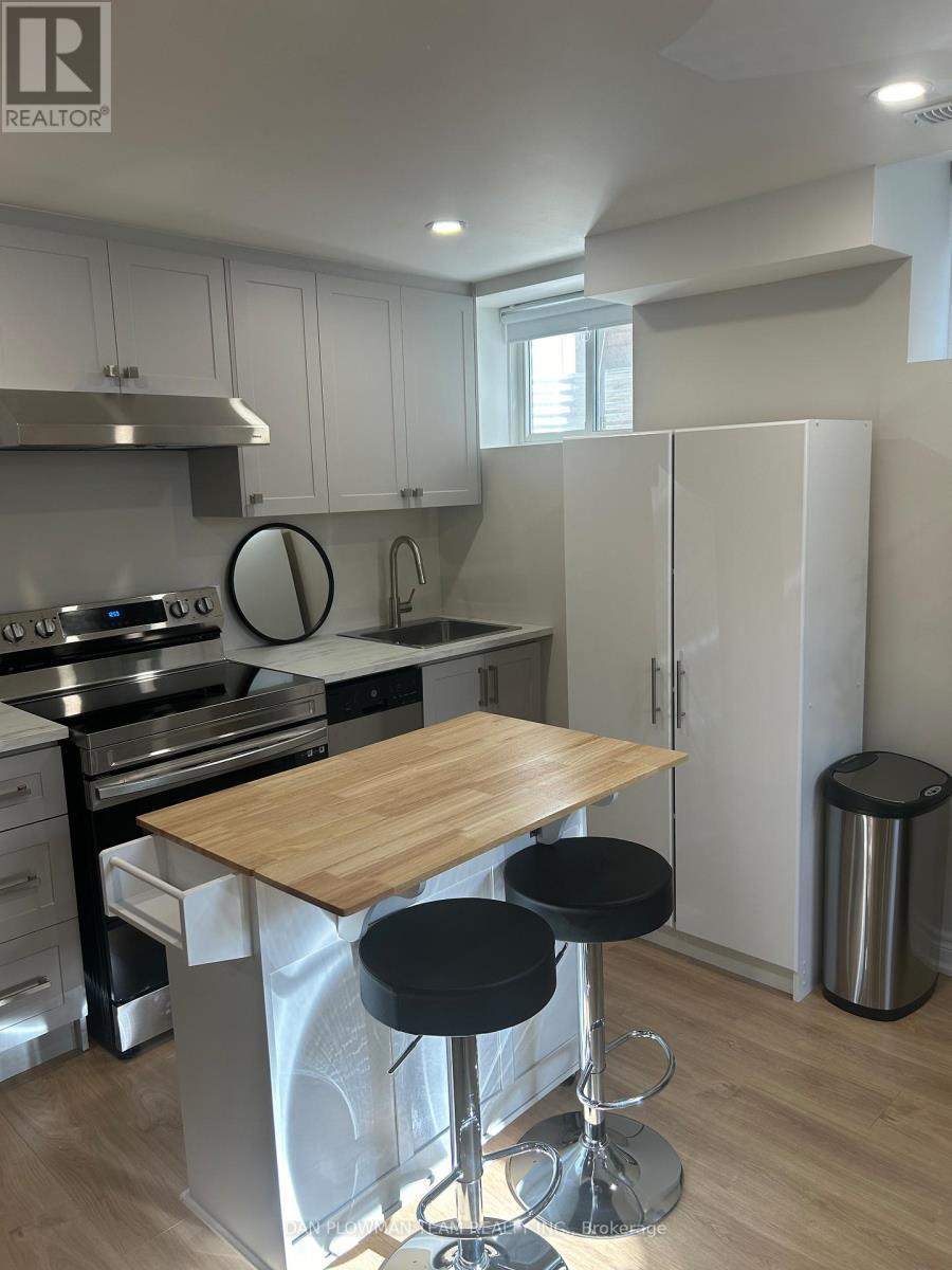 Bsmt - 25 Roma Drive, Whitby, ON - Indoor Photo Showing Kitchen