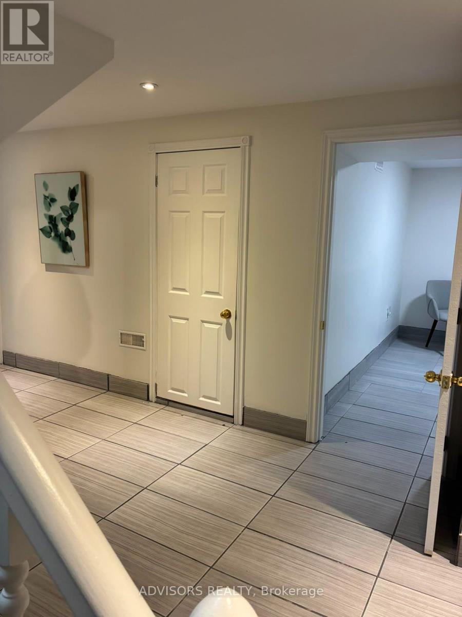 1470 Fisher Avenue, Burlington, ON - Indoor Photo Showing Other Room