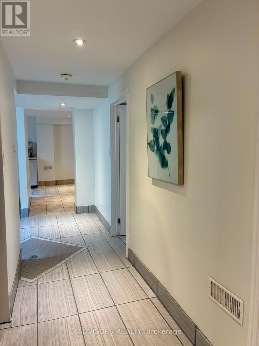 1470 Fisher Avenue, Burlington, ON - Indoor Photo Showing Other Room
