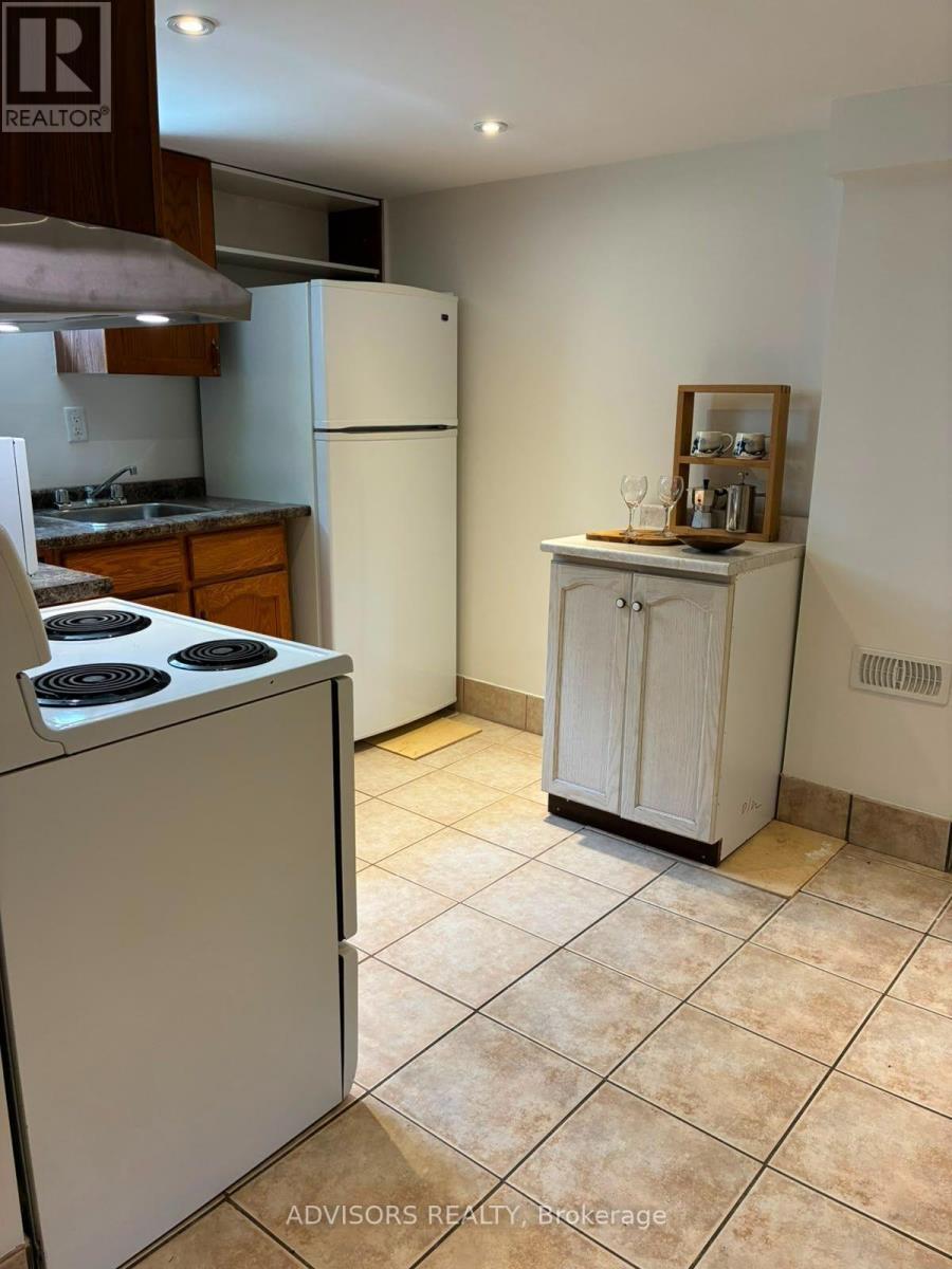1470 Fisher Avenue, Burlington, ON - Indoor Photo Showing Kitchen